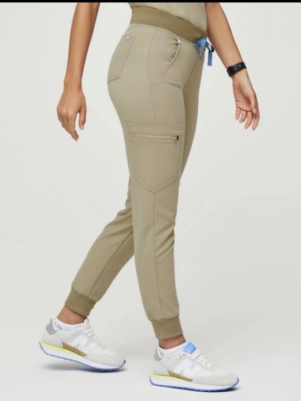 Figs Tan V-Neck sandstone three pocket jogger scrub set like new XXS/XS - Picture 3 of 10